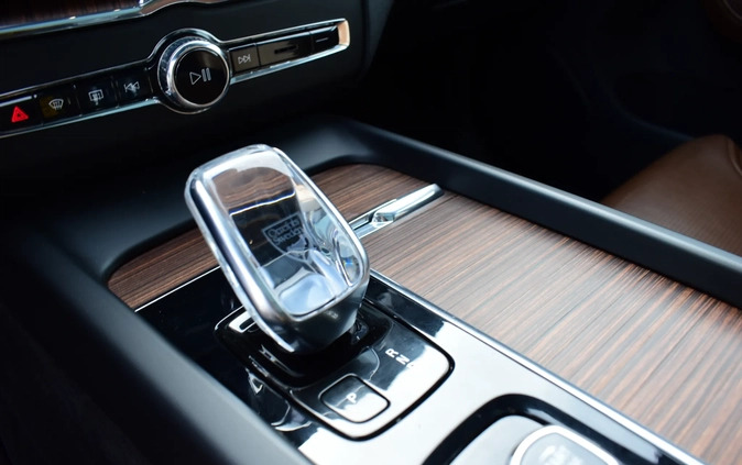 Volvo XC 60 cena 137900 przebieg: 155000, rok produkcji 2020 z Kielce małe 529